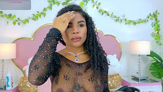 NahiaraReina online show from October 15, 2025, 1:44 pm