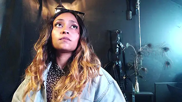 Snapshot of saba_the_courtesan chatting on October 16, 2025, 6:25 am saba the courtesan online show from October 16, 2025, 6:25 am