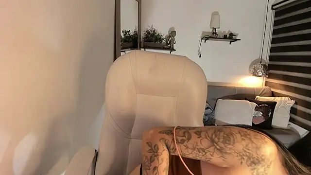 yenny garcia online show from February 16, 2026, 6:15 pm