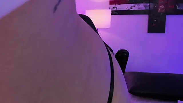 AnnikaMerliahh  online show from February 19, 2025, 3:27 pm