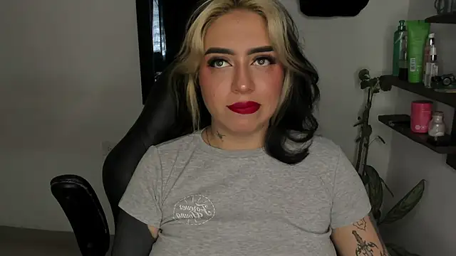 AnnikaMerliahh  online show from December 22, 2025, 1:41 pm