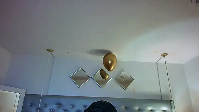 EileenBenzon online show from April 9, 2026, 3:28 am