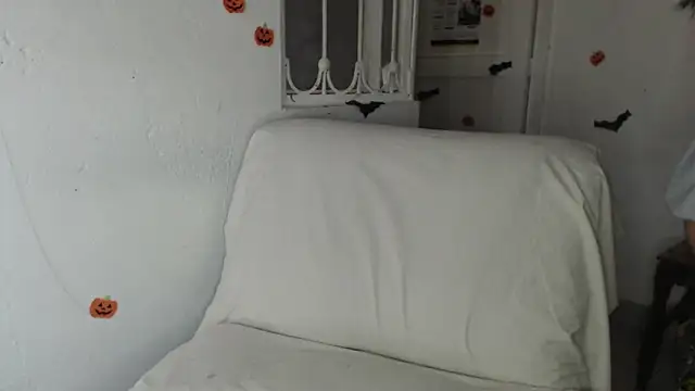 Snapshot of skinny_sweet2411 chatting on November 6, 2025, 8:32 pm skinny sweet2411 online show from November 6, 2025, 8:32 pm