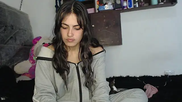 Snapshot of skinny_sweet2411 chatting on November 17, 2025, 7:14 am skinny sweet2411 online show from November 17, 2025, 7:14 am