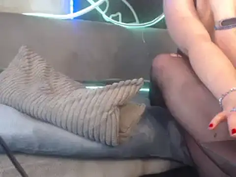 Snapshot of GoddessMonicaNylon chatting on December 19, 2024, 6:34 am GoddessMonicaNylon online show from December 19, 2024, 6:34 am