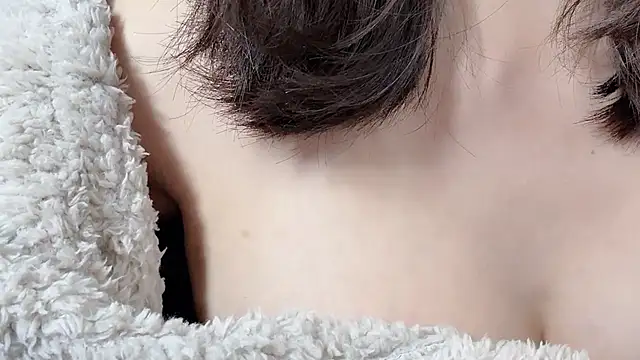 Snapshot of Lucky-susuBB chatting on November 24, 2025, 6:35 am Lucky-susuBB online show from November 24, 2025, 6:35 am