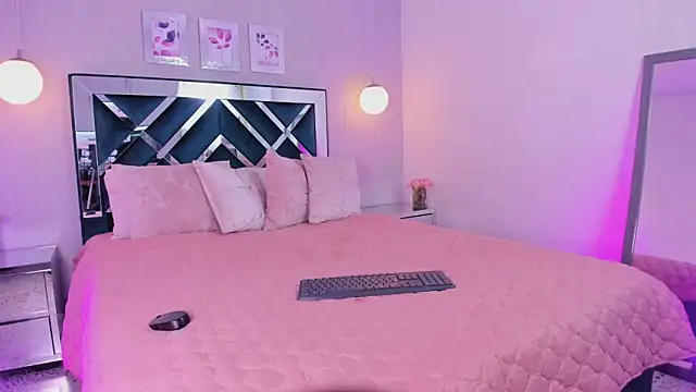 Snapshot of ibella7 chatting on December 5, 2025, 7:32 pm ibella7 online show from December 5, 2025, 7:32 pm