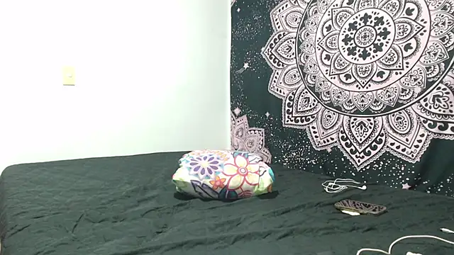 liissa 0 online show from April 12, 2026, 12:48 am