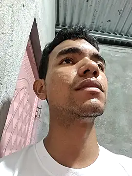 Reynold2608 online show from April 5, 2026, 3:04 am