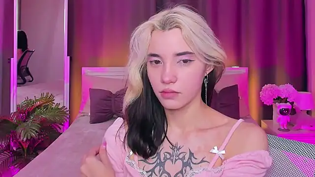 as1an girlfriend online show from March 13, 2025, 3:11 am