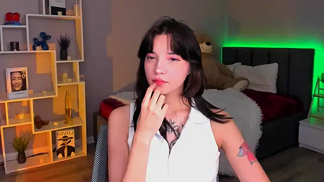 as1an girlfriend online show from November 19, 2025, 1:33 pm