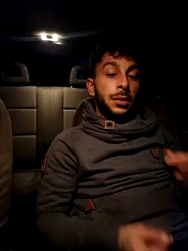 Snapshot of Iulianmarius12 chatting on February 24, 2026, 10:52 pm Iulianmarius12 online show from February 24, 2026, 10:52 pm