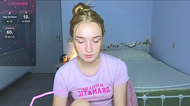 Wild Sophie  online show from October 4, 2025, 7:01 pm