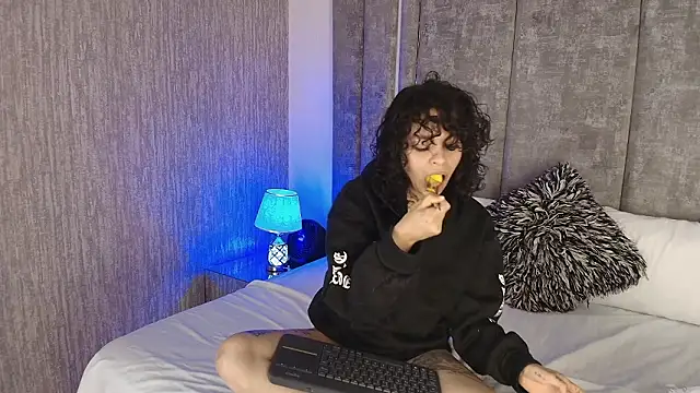 Snapshot of KatherineGomez chatting on February 4, 2026, 2:17 am KatherineGomez online show from February 4, 2026, 2:17 am