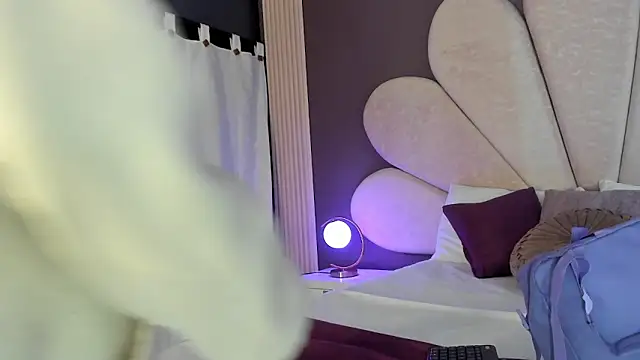 KatherineGomez online show from April 15, 2026, 3:02 am