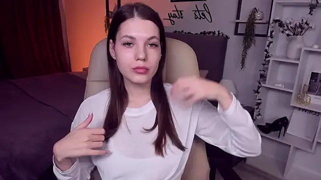 BellaSweetHeart online show from February 3, 2025, 3:38 pm