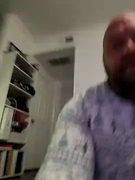 Snapshot of Strong_Bear89 chatting on December 24, 2024, 4:11 am Strong Bear89 online show from December 24, 2024, 4:11 am