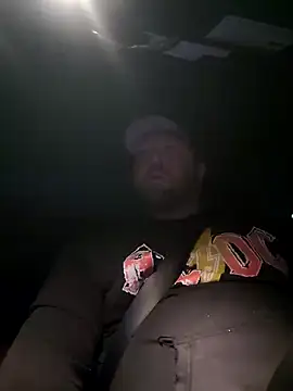 Snapshot of Strong_Bear89 chatting on January 14, 2025, 12:33 am Strong Bear89 online show from January 14, 2025, 12:33 am