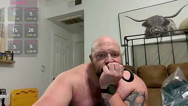 Snapshot of Strong_Bear89 chatting on March 5, 2025, 9:38 am Strong Bear89 online show from March 5, 2025, 9:38 am