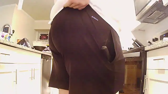 Snapshot of Strong_Bear89 chatting on December 1, 2025, 3:06 pm Strong Bear89 online show from December 1, 2025, 3:06 pm