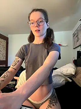 Snapshot of dreamteemergirl chatting on October 15, 2025, 6:52 pm dreamteemergirl online show from October 15, 2025, 6:52 pm