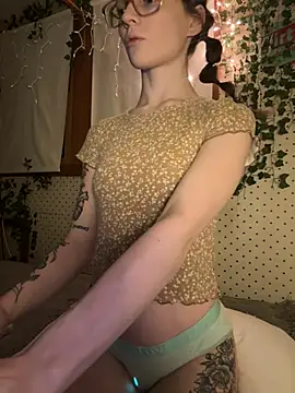 dreamteemergirl online show from February 7, 2026, 1:42 am