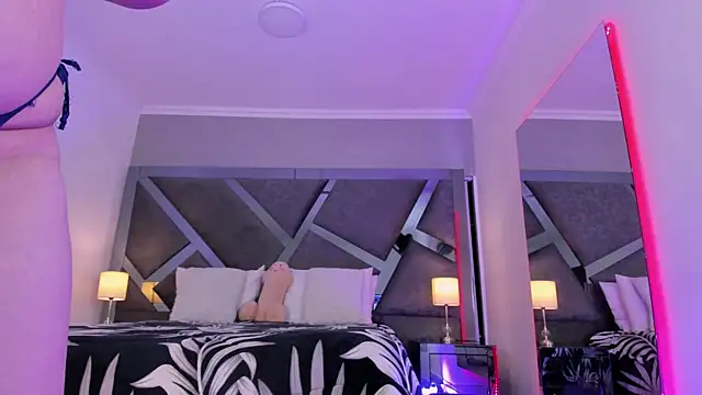 AmberiniHoffman online show from January 18, 2025, 11:32 am