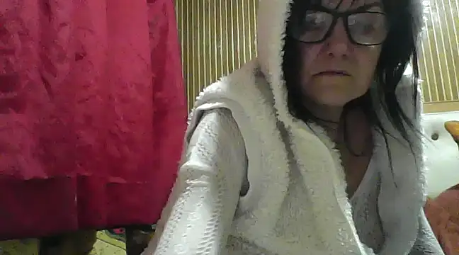 Snapshot of AlanaLaDream chatting on February 8, 2025, 6:12 pm AlanaLaDream online show from February 8, 2025, 6:12 pm