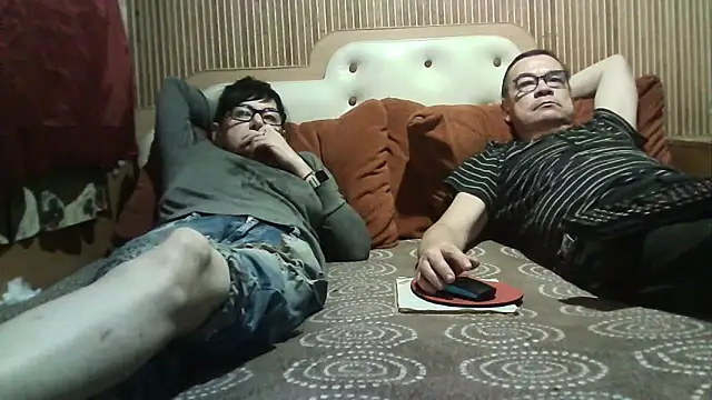 Snapshot of AlanaLaDream chatting on December 13, 2025, 7:53 pm AlanaLaDream online show from December 13, 2025, 7:53 pm