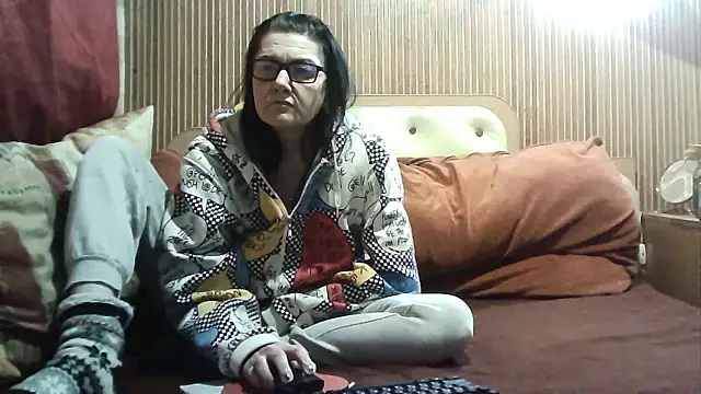 Snapshot of AlanaLaDream chatting on January 11, 2026, 6:13 pm AlanaLaDream online show from January 11, 2026, 6:13 pm