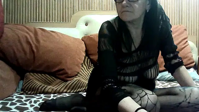 Snapshot of AlanaLaDream chatting on March 5, 2026, 9:33 pm AlanaLaDream online show from March 5, 2026, 9:33 pm