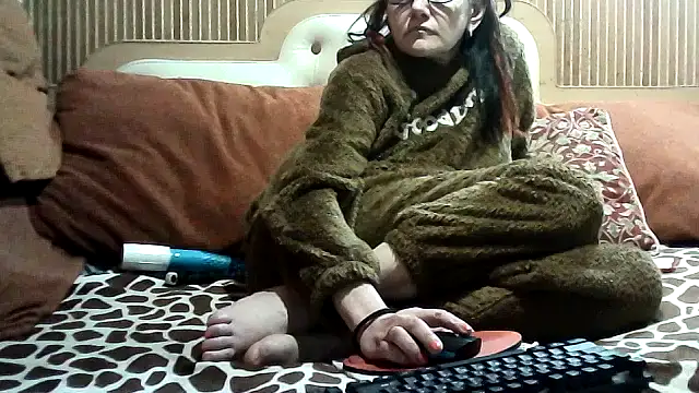 Snapshot of AlanaLaDream chatting on March 9, 2026, 2:43 pm AlanaLaDream online show from March 9, 2026, 2:43 pm