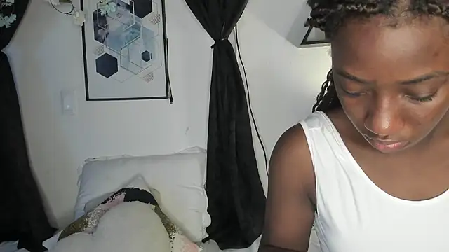 Khenta Michells online show from March 26, 2026, 10:32 am