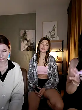 Snapshot of KeithTown chatting on November 30, 2025, 6:23 pm KeithTown online show from November 30, 2025, 6:23 pm