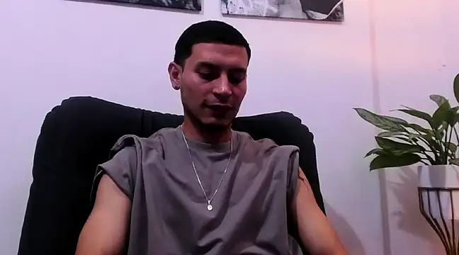 CruzVega online show from February 3, 2025, 12:15 am