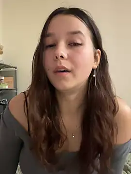 PoppyRobinson online show from December 20, 2024, 6:56 pm