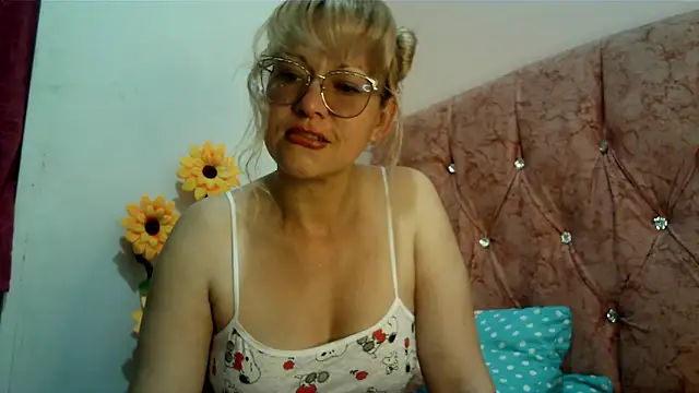 Snapshot of taylor198115 chatting on December 12, 2024, 11:18 am taylor198115 online show from December 12, 2024, 11:18 am