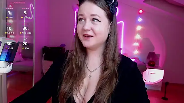 LizzyShine online show from February 18, 2025, 8:03 pm