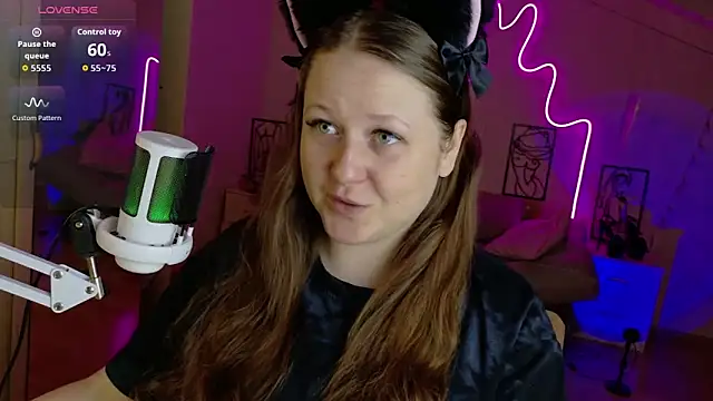 LizzyShine online show from October 14, 2025, 4:08 pm