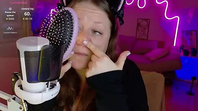 LizzyShine online show from October 22, 2025, 4:51 pm