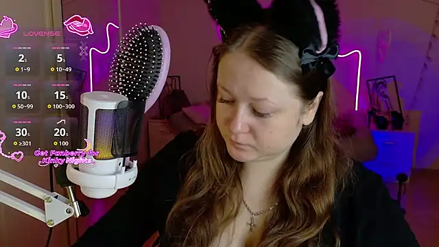 LizzyShine online show from November 4, 2025, 9:19 am