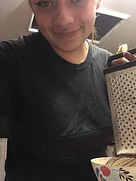 Miss oliviaa online show from January 4, 2025, 2:03 am