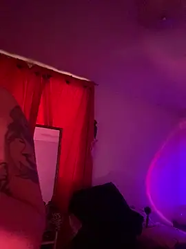 Miss oliviaa online show from April 16, 2026, 9:39 pm