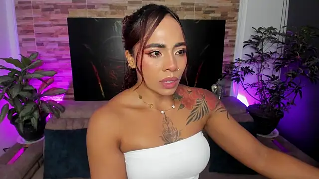 Snapshot of emilyfitness chatting on June 11, 2026, 12:32 am emilyfitness online show from June 11, 2026, 12:32 am