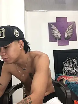 Snapshot of logannth chatting on February 8, 2026, 9:51 pm logannth online show from February 8, 2026, 9:51 pm