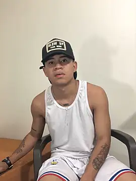 Snapshot of logannth chatting on February 13, 2026, 5:03 am logannth online show from February 13, 2026, 5:03 am