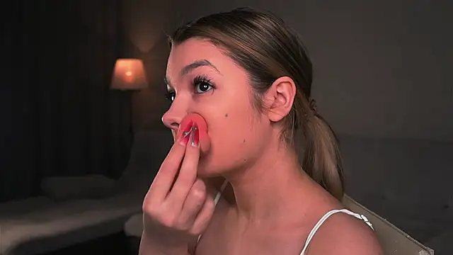 VeronaAppleberry online show from March 21, 2025, 1:24 am