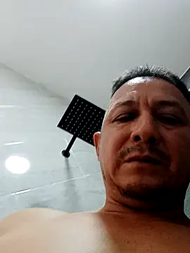 Snapshot of luchoarr chatting on February 8, 2025, 5:18 pm luchoarr online show from February 8, 2025, 5:18 pm