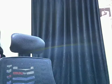 Horny-slut  online show from April 18, 2026, 3:32 am