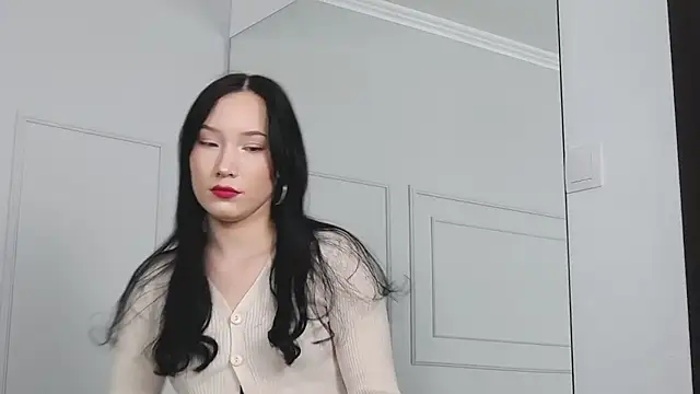 LeilaLow online show from December 25, 2024, 12:05 pm